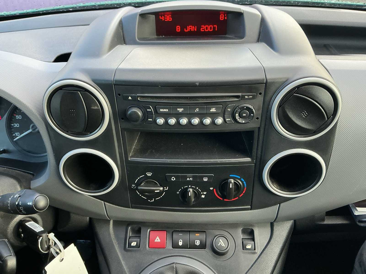 Véhicule utilitaire 2014 - PEUGEOT - PARTNER - 120 1.6 HDI L1XR PR+ - COMMERCIAL VEHICLE: photos 9 Véhicule utilitaire 2014 - PEUGEOT - PARTNER - 120 1.6 HDI L1XR PR+ - COMMERCIAL VEHICLE: photos 9