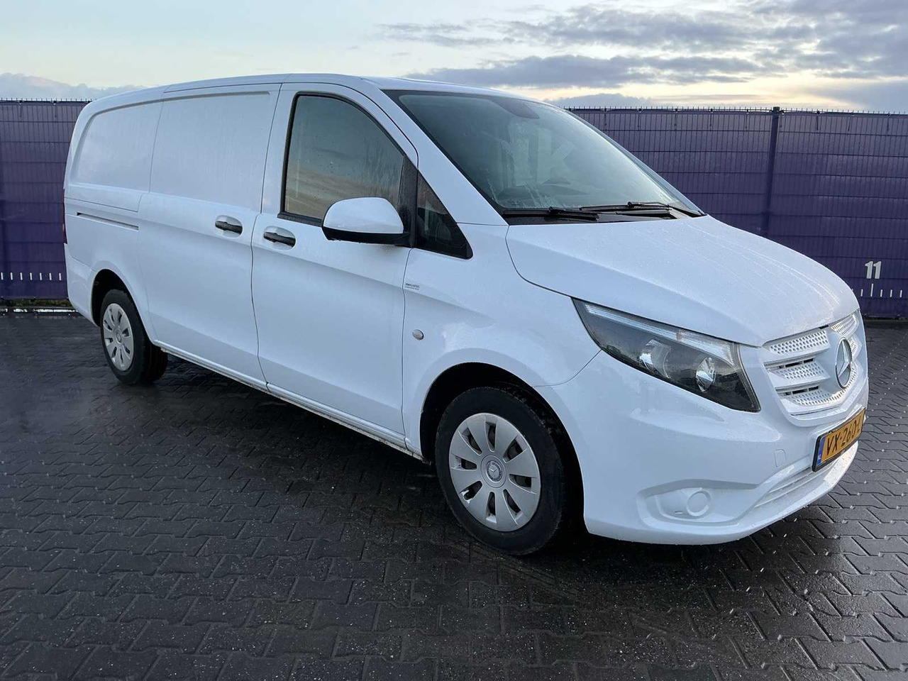 2016 - MERCEDES-BENZ - VITO - 111 CDI FUNC. LONG - COMMERCIAL VEHICLE - Véhicule utilitaire: photos 2 2016 - MERCEDES-BENZ - VITO - 111 CDI FUNC. LONG - COMMERCIAL VEHICLE - Véhicule utilitaire: photos 2