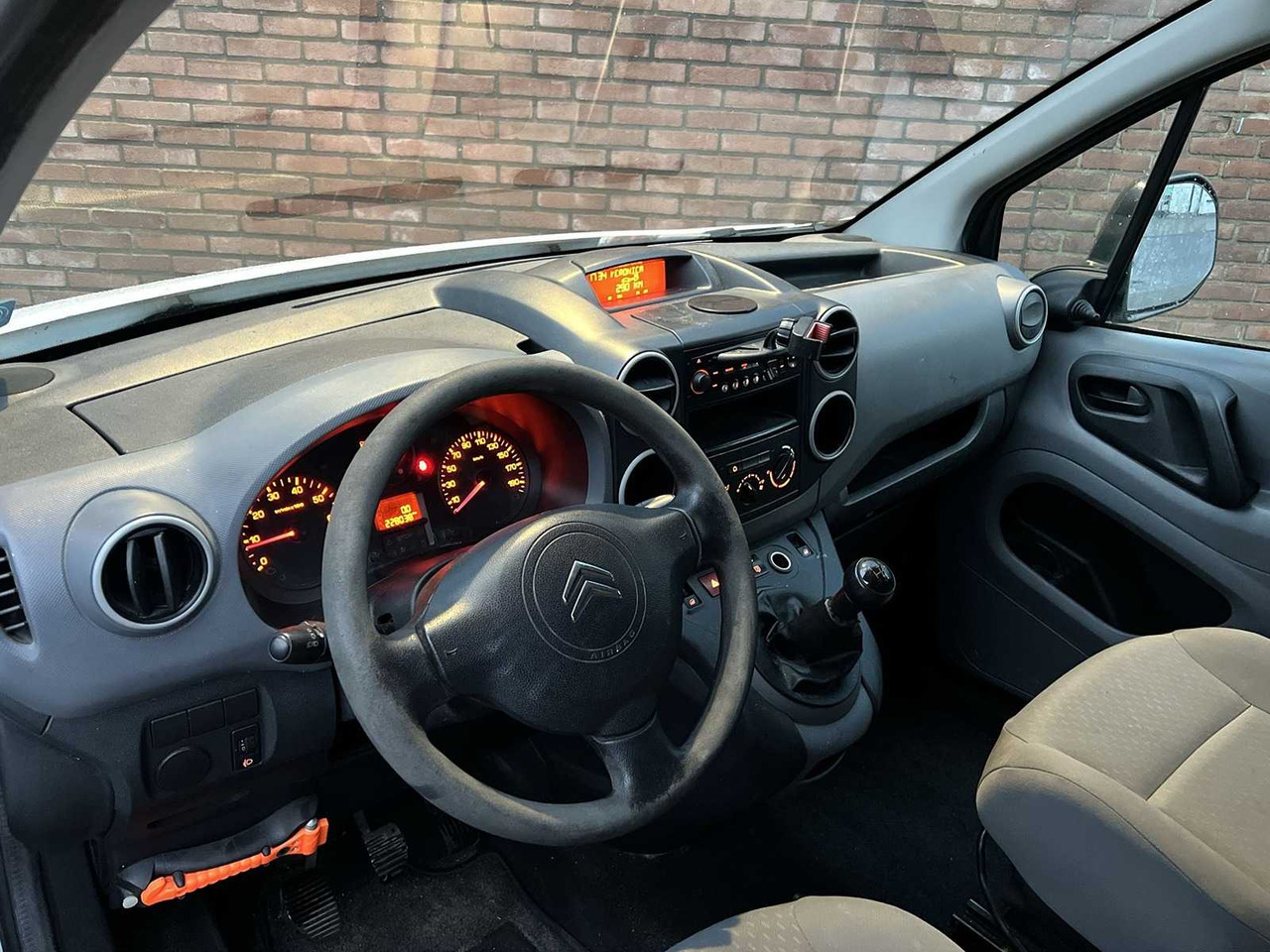 Véhicule utilitaire CITROEN BERLINGO 1.6 HDI 500 COMFORT | VD-091-R I: photos 11 Véhicule utilitaire CITROEN BERLINGO 1.6 HDI 500 COMFORT | VD-091-R I: photos 11