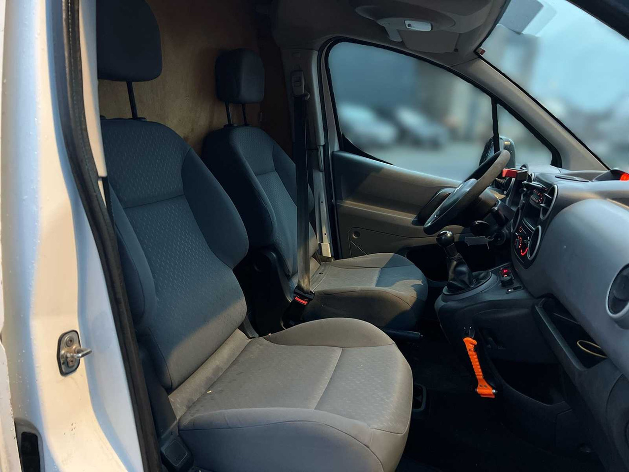 Véhicule utilitaire CITROEN BERLINGO 1.6 HDI 500 COMFORT | VD-091-R I: photos 24 Véhicule utilitaire CITROEN BERLINGO 1.6 HDI 500 COMFORT | VD-091-R I: photos 24