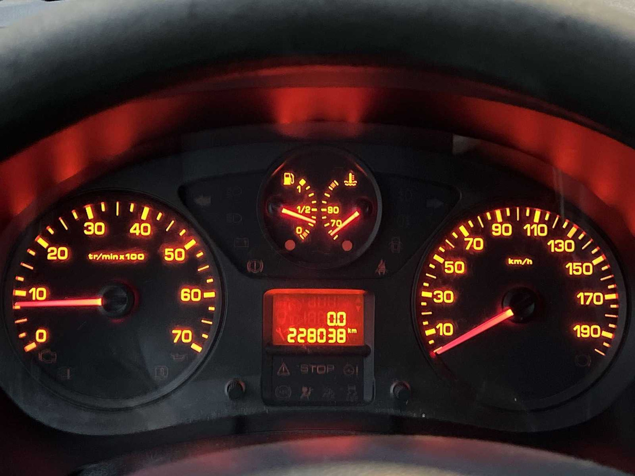 Véhicule utilitaire CITROEN BERLINGO 1.6 HDI 500 COMFORT | VD-091-R I: photos 13 Véhicule utilitaire CITROEN BERLINGO 1.6 HDI 500 COMFORT | VD-091-R I: photos 13