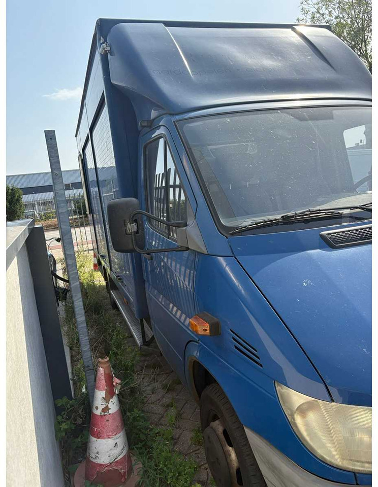 MERCEDES-BENZ - SPRINTER - 411 CDI 2.2 402 - 75-BH-KF - Véhicule utilitaire: photos 4 MERCEDES-BENZ - SPRINTER - 411 CDI 2.2 402 - 75-BH-KF - Véhicule utilitaire: photos 4