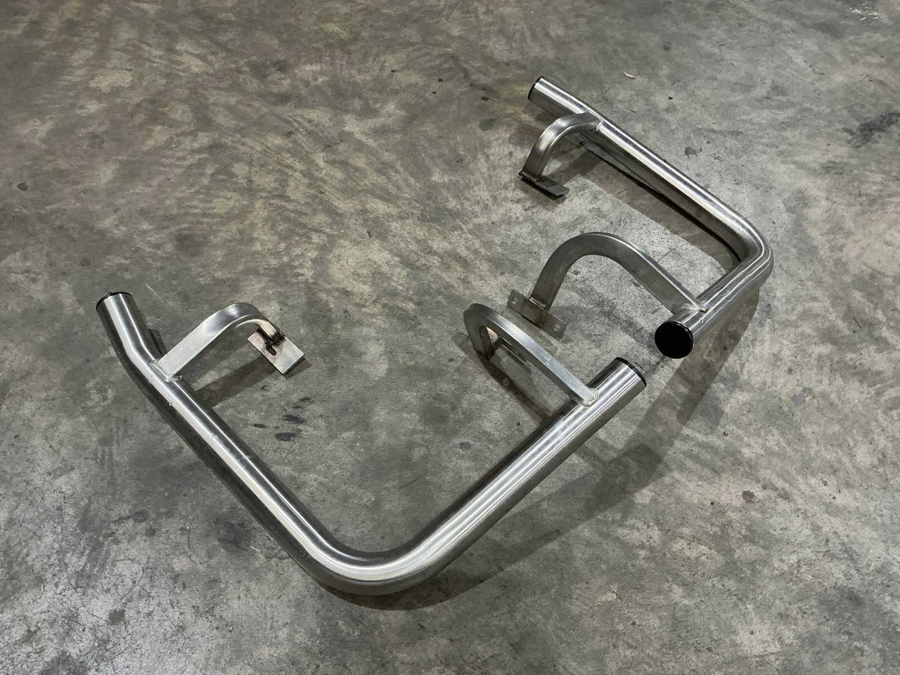 STAINLESS STEEL BACK DOOR BAR MERCEDES SPRINTER - Véhicule utilitaire: photos 3 STAINLESS STEEL BACK DOOR BAR MERCEDES SPRINTER - Véhicule utilitaire: photos 3