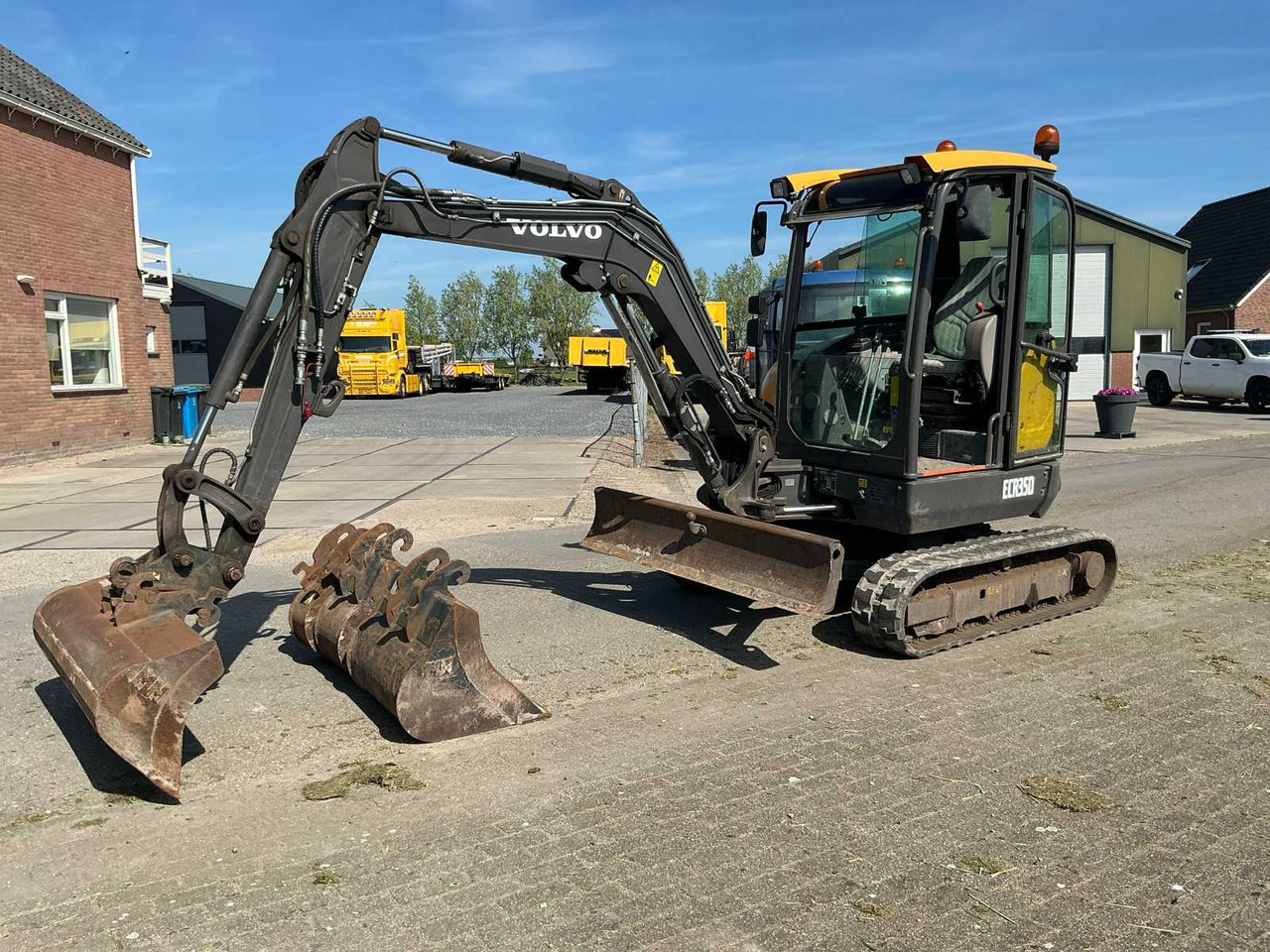 Volvo ECR35D - Pelle sur chenille: photos 1 Volvo ECR35D - Pelle sur chenille: photos 1