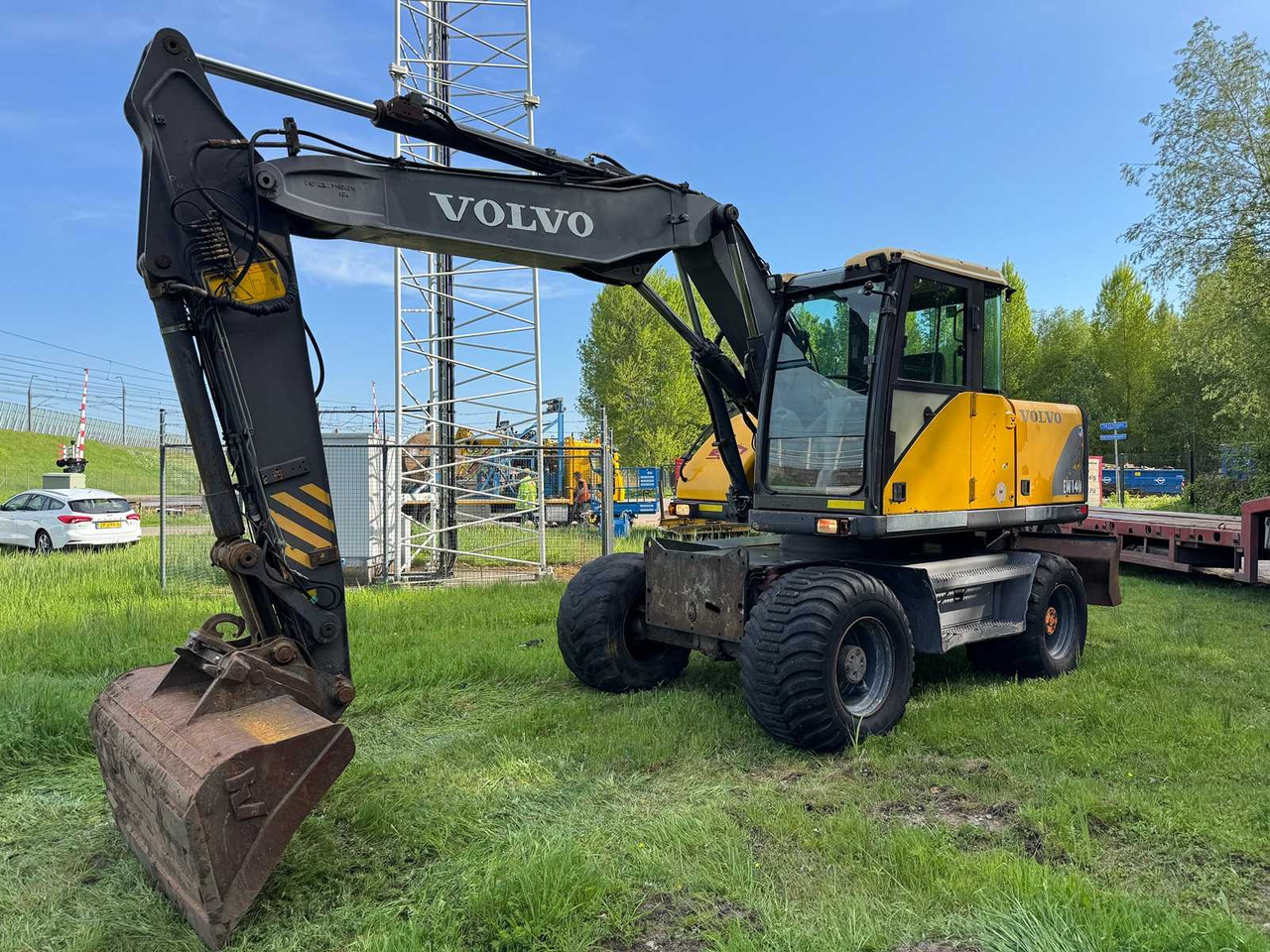 Volvo EW140 - Pelle sur pneus: photos 2 Volvo EW140 - Pelle sur pneus: photos 2
