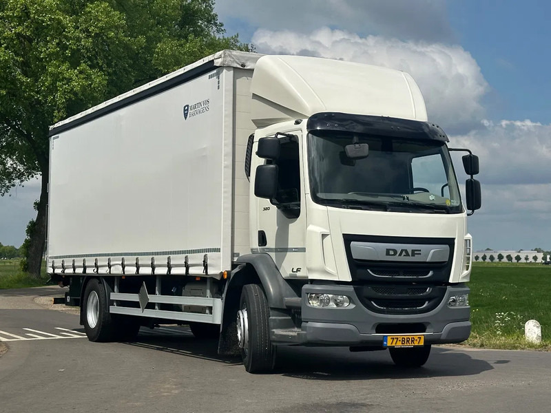 DAF CF 320 LF320.18 EURO6. SchuifzeilBakwagen met Laadklep. in TOPSTAAT! - Camion à rideaux coulissants: photos 2 DAF CF 320 LF320.18 EURO6. SchuifzeilBakwagen met Laadklep. in TOPSTAAT! - Camion à rideaux coulissants: photos 2