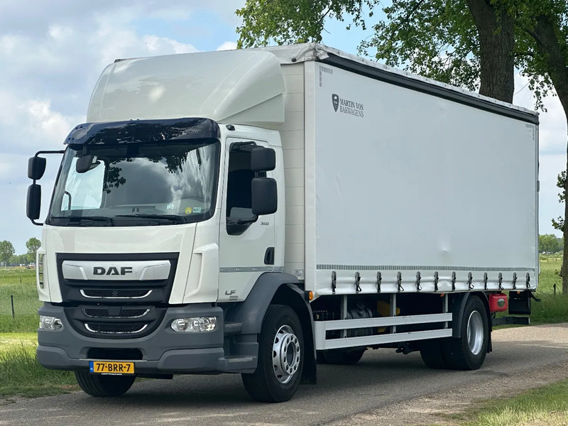 DAF CF 320 LF320.18 EURO6. SchuifzeilBakwagen met Laadklep. in TOPSTAAT! - Camion à rideaux coulissants: photos 1 DAF CF 320 LF320.18 EURO6. SchuifzeilBakwagen met Laadklep. in TOPSTAAT! - Camion à rideaux coulissants: photos 1