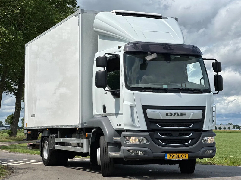 DAF LF 210 LF210.14. EURO6. 2018. KOELBAKWAGEN MET LAADKLEP 2000kg - Camion frigorifique: photos 2 DAF LF 210 LF210.14. EURO6. 2018. KOELBAKWAGEN MET LAADKLEP 2000kg - Camion frigorifique: photos 2