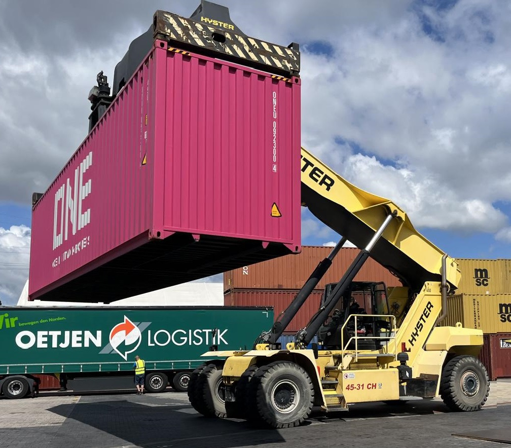 Hyster RS45-31CH - Reach stacker: photos 1 Hyster RS45-31CH - Reach stacker: photos 1