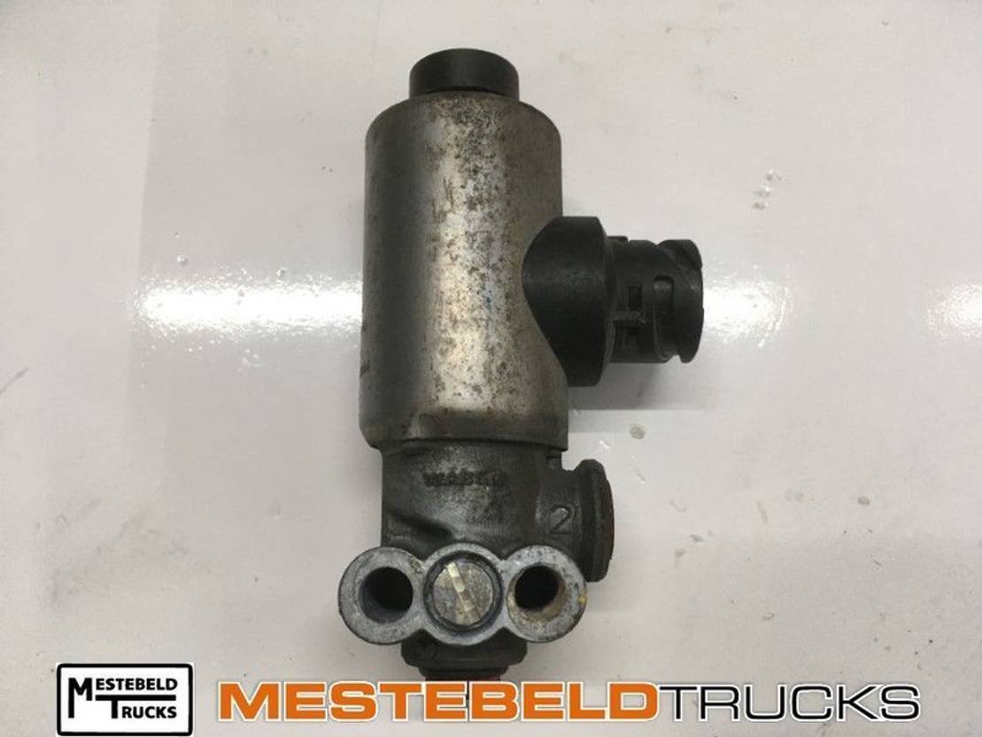 DAF CF 85 Magneetventiel - Valve de frein pour Camion: photos 1 DAF CF 85 Magneetventiel - Valve de frein pour Camion: photos 1