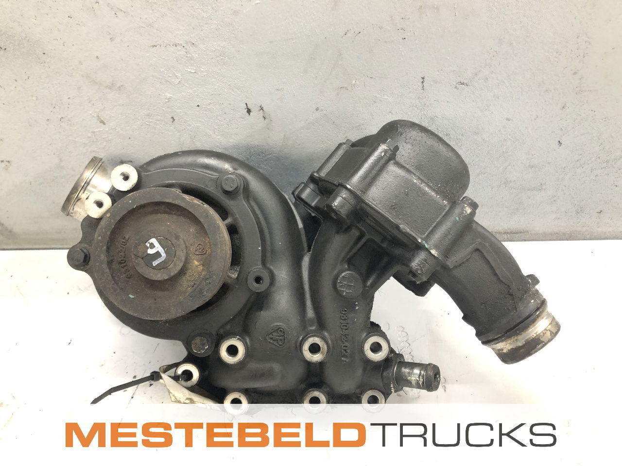 DAF Koelvloeistofpomp XF 105 - Système de refroidissement pour Camion: photos 2 DAF Koelvloeistofpomp XF 105 - Système de refroidissement pour Camion: photos 2