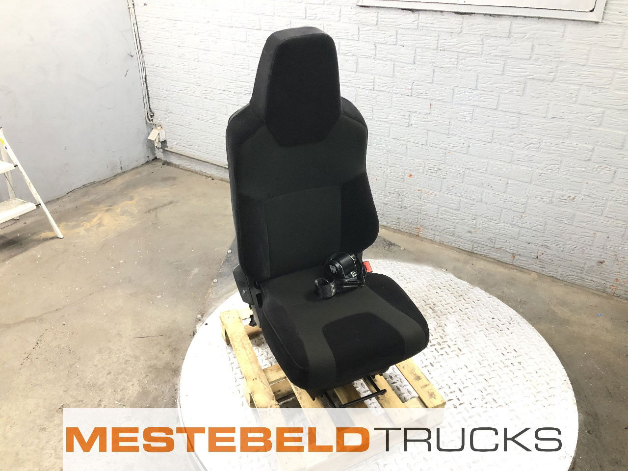 MAN Bijrijderstoel - Cabine et intérieur pour Camion: photos 1 MAN Bijrijderstoel - Cabine et intérieur pour Camion: photos 1