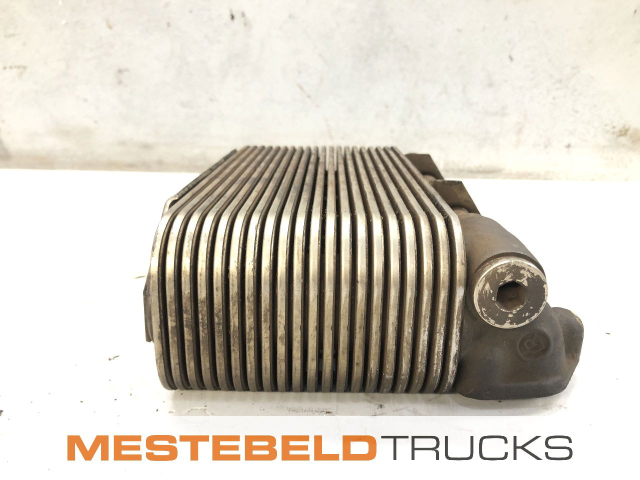 MAN Oliekoeler D2840 LF 04 - Moteur pour Camion: photos 3 MAN Oliekoeler D2840 LF 04 - Moteur pour Camion: photos 3