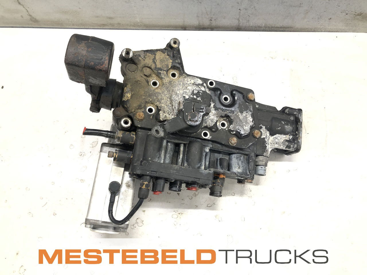 MAN Schakeldeksel met kabels - Boîte de vitesse et pièces pour Camion: photos 2 MAN Schakeldeksel met kabels - Boîte de vitesse et pièces pour Camion: photos 2