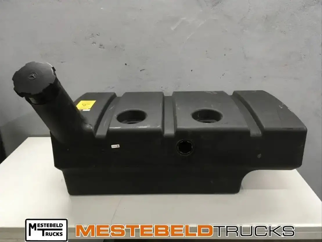 Mercedes-Benz Brandstoftank Atego 130 Liter - Réservoir de carburant pour Camion: photos 1 Mercedes-Benz Brandstoftank Atego 130 Liter - Réservoir de carburant pour Camion: photos 1