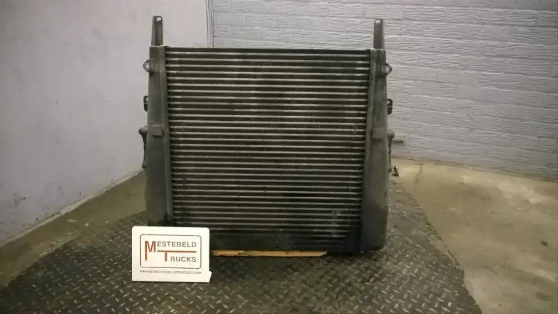 Mercedes-Benz Intercooler Econic - Système de refroidissement pour Camion: photos 1 Mercedes-Benz Intercooler Econic - Système de refroidissement pour Camion: photos 1