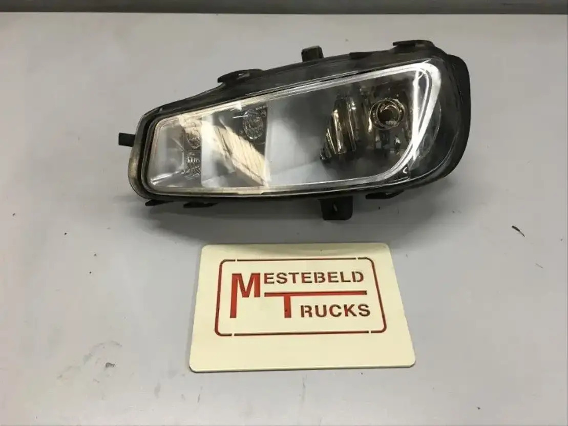 Mercedes-Benz Mistlamp rechts - Cabine et intérieur pour Camion: photos 1 Mercedes-Benz Mistlamp rechts - Cabine et intérieur pour Camion: photos 1