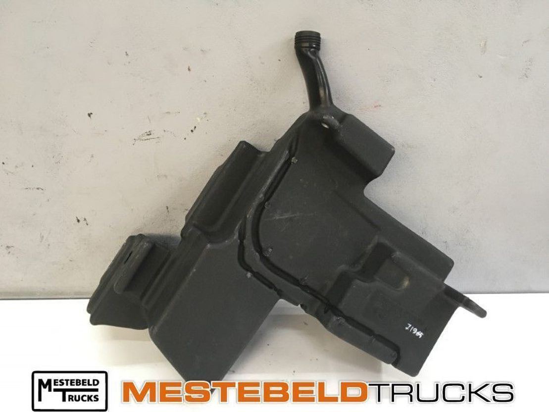 Mercedes-Benz Ruitensproeierreservoir  - Cabine et intérieur pour Camion: photos 1 Mercedes-Benz Ruitensproeierreservoir  - Cabine et intérieur pour Camion: photos 1