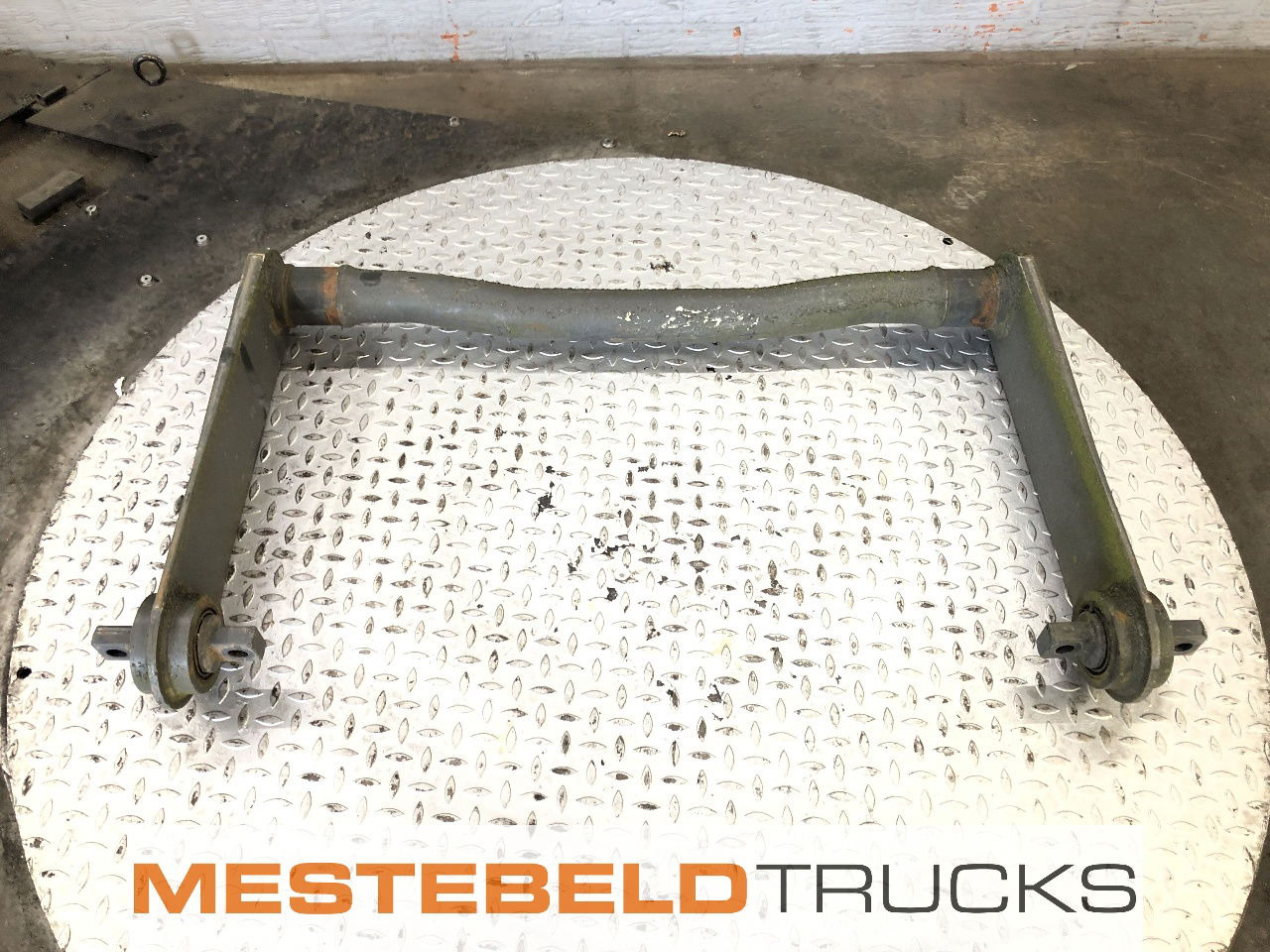 Mercedes-Benz Stabilisator v achteras - Essieu arrière pour Camion: photos 1 Mercedes-Benz Stabilisator v achteras - Essieu arrière pour Camion: photos 1