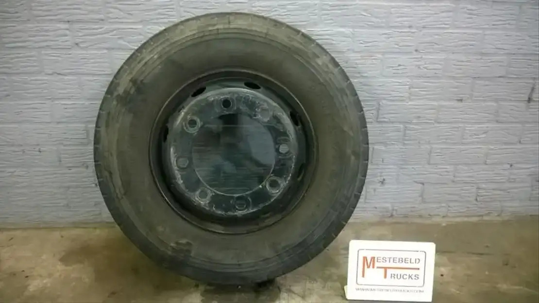 Michelin Band met velg - Pneu pour Camion: photos 1 Michelin Band met velg - Pneu pour Camion: photos 1