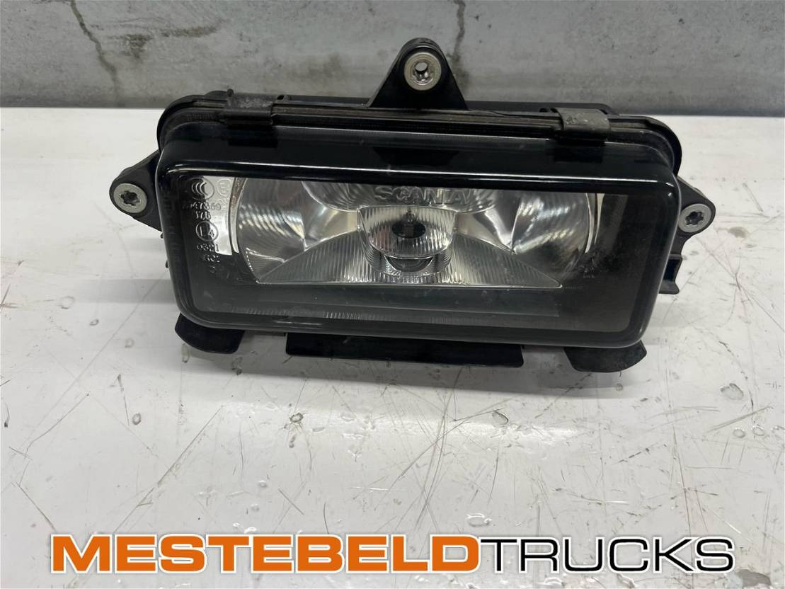 Scania Verstraler zonneklep rechts - Cabine et intérieur pour Camion: photos 1 Scania Verstraler zonneklep rechts - Cabine et intérieur pour Camion: photos 1