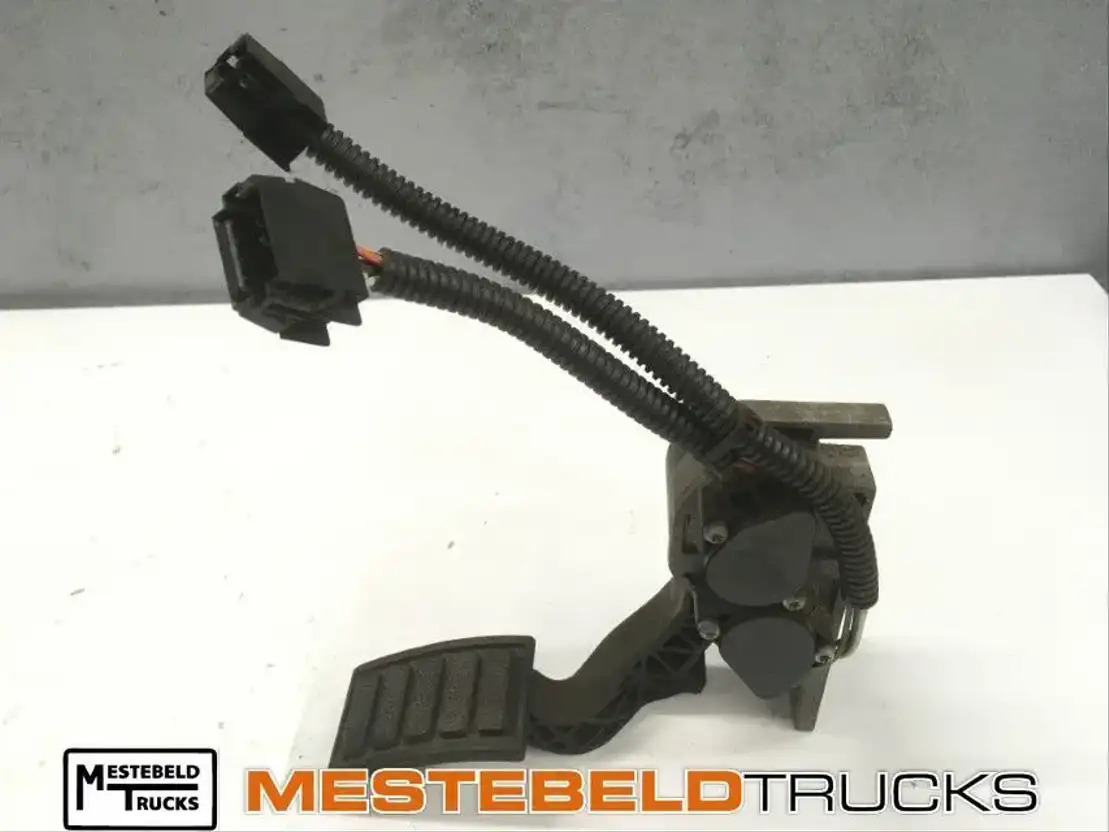 Volvo Elektronisch gaspedaal FM - Système électrique pour Camion: photos 1 Volvo Elektronisch gaspedaal FM - Système électrique pour Camion: photos 1