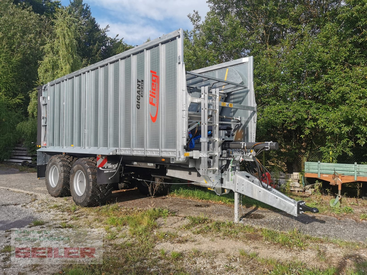 Fliegl ASW 281 GIGANT FOX 45m³ - Autochargeuse: photos 1 Fliegl ASW 281 GIGANT FOX 45m³ - Autochargeuse: photos 1