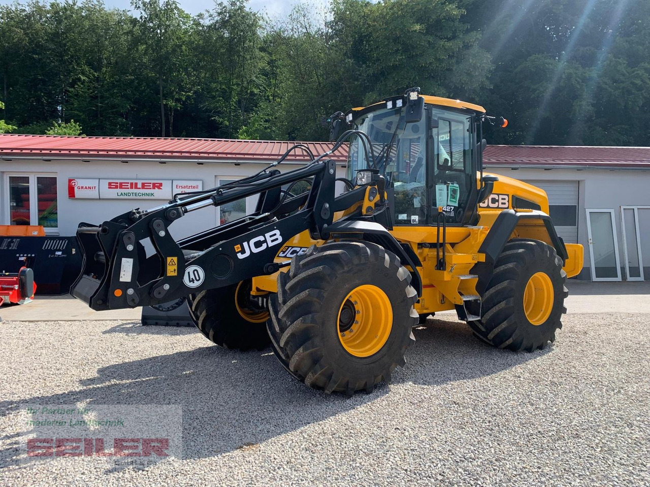 JCB 427 Agri Stage V HighLift - Chargeuse sur pneus: photos 1 JCB 427 Agri Stage V HighLift - Chargeuse sur pneus: photos 1
