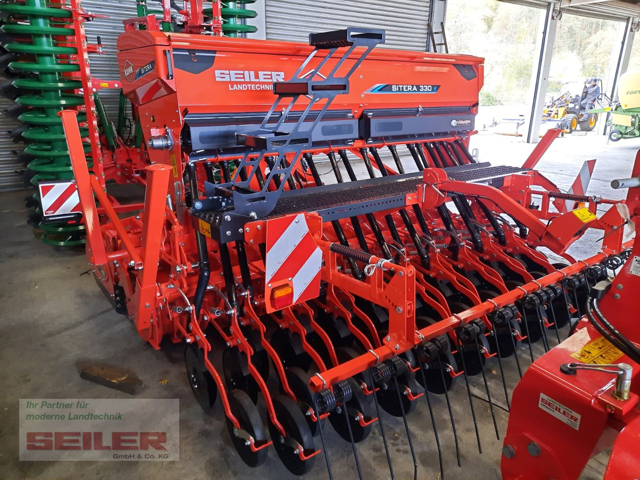 Kuhn HR 304 + Sitera 330-20E - Combiné de semis: photos 3 Kuhn HR 304 + Sitera 330-20E - Combiné de semis: photos 3