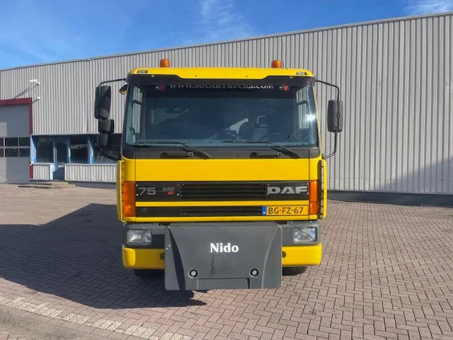 DAF CF 75.240 Automatic Euro 2 NL-Truck Original km's - Camion plateau: photos 2 DAF CF 75.240 Automatic Euro 2 NL-Truck Original km's - Camion plateau: photos 2