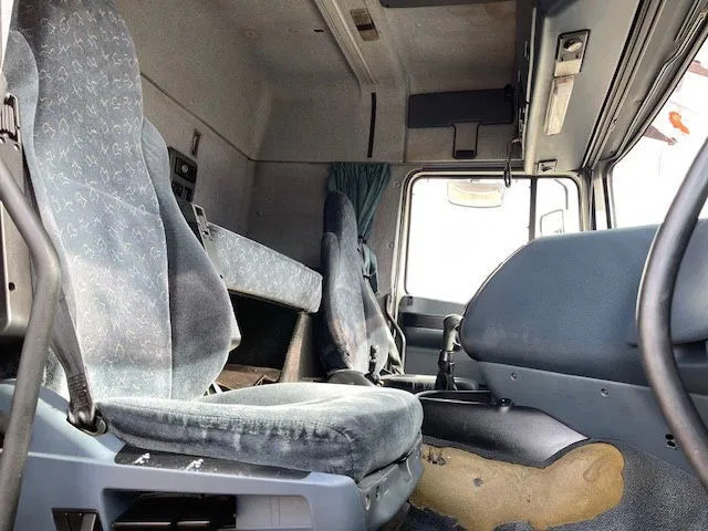 Camion fourgon DAF XF 95.380 Euro 2 Manual-Gear: photos 16 Camion fourgon DAF XF 95.380 Euro 2 Manual-Gear: photos 16