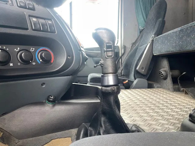 Camion fourgon DAF XF 95.380 Euro 2 Manual-Gear: photos 11 Camion fourgon DAF XF 95.380 Euro 2 Manual-Gear: photos 11