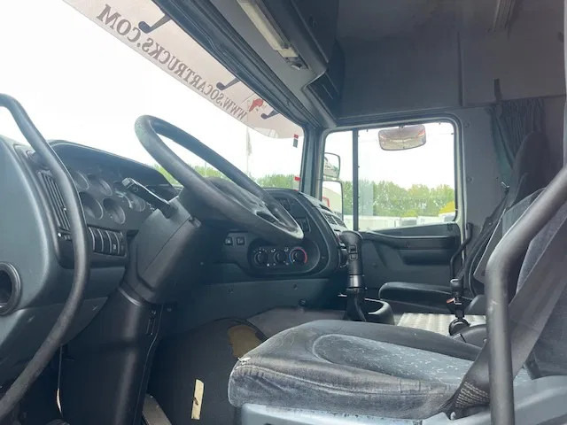 Camion fourgon DAF XF 95.380 Euro 2 Manual-Gear: photos 12 Camion fourgon DAF XF 95.380 Euro 2 Manual-Gear: photos 12