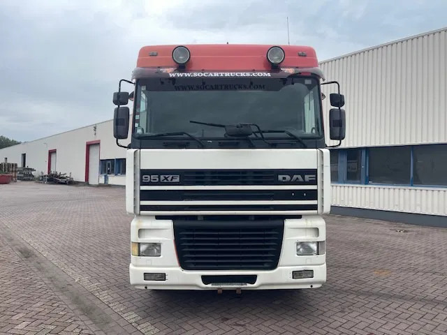 Camion fourgon DAF XF 95.380 Euro 2 Manual-Gear: photos 7 Camion fourgon DAF XF 95.380 Euro 2 Manual-Gear: photos 7