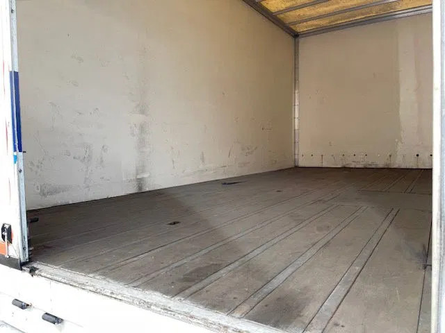 Camion fourgon DAF XF 95.380 Euro 2 Manual-Gear: photos 6 Camion fourgon DAF XF 95.380 Euro 2 Manual-Gear: photos 6