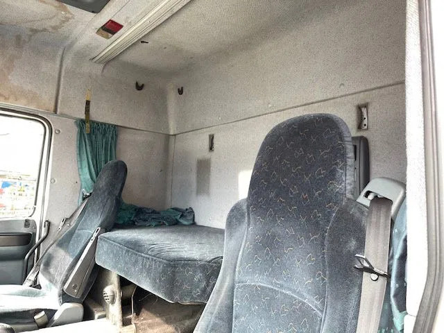 Camion fourgon DAF XF 95.380 Euro 2 Manual-Gear: photos 15 Camion fourgon DAF XF 95.380 Euro 2 Manual-Gear: photos 15