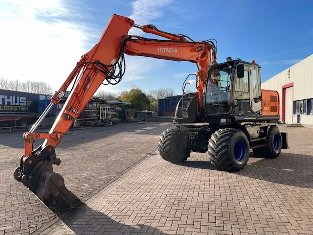 Hitachi ZX 140W-3 - Pelle sur pneus: photos 2 Hitachi ZX 140W-3 - Pelle sur pneus: photos 2