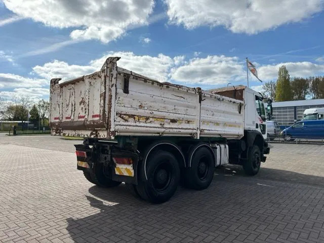 Renault Premium 400 6x4 !ONLY FOR PARTS! Engine start The truck don't drive! - Camion benne: photos 2 Renault Premium 400 6x4 !ONLY FOR PARTS! Engine start The truck don't drive! - Camion benne: photos 2