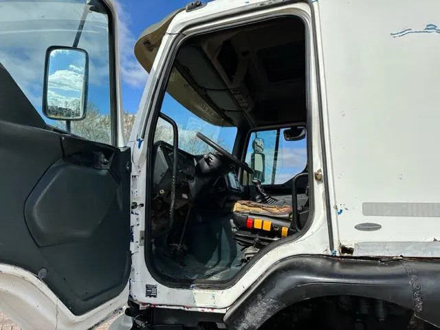 Renault Premium 400 6x4 !ONLY FOR PARTS! Engine start The truck don't drive! - Camion benne: photos 5 Renault Premium 400 6x4 !ONLY FOR PARTS! Engine start The truck don't drive! - Camion benne: photos 5