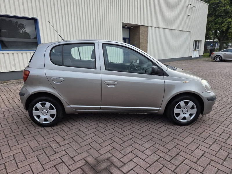 Toyota Yaris 1.3 VVT-i Idols 5drs - Voiture à hayon: photos 2 Toyota Yaris 1.3 VVT-i Idols 5drs - Voiture à hayon: photos 2