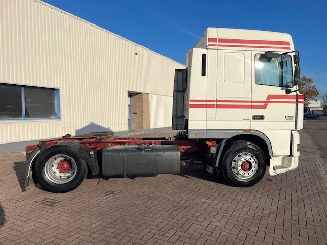 DAF XF 95.430 Manual-Gear Euro 3 - Tracteur routier: photos 5 DAF XF 95.430 Manual-Gear Euro 3 - Tracteur routier: photos 5