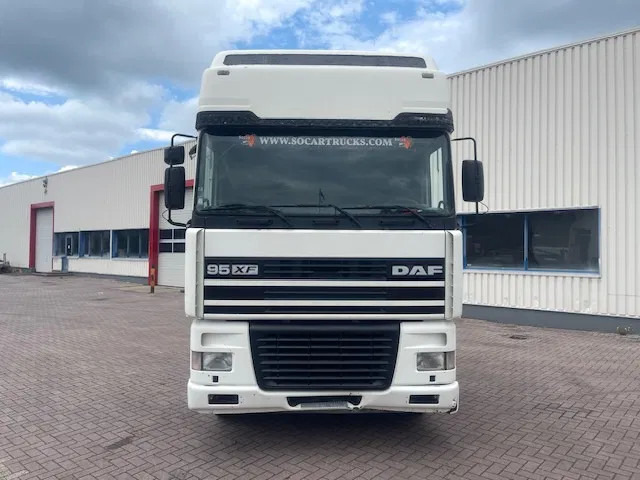 DAF XF 95.480 Euro 2 Manual-gear - Tracteur routier: photos 2 DAF XF 95.480 Euro 2 Manual-gear - Tracteur routier: photos 2