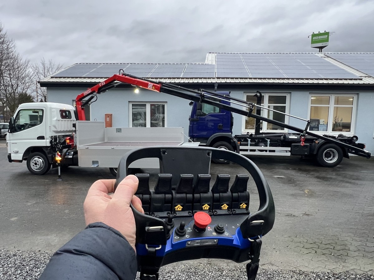 FUSO 3S15 Alu Pritsche 2.80m Ladekran Funk! sofort ve - Autre matériel: photos 2 FUSO 3S15 Alu Pritsche 2.80m Ladekran Funk! sofort ve - Autre matériel: photos 2