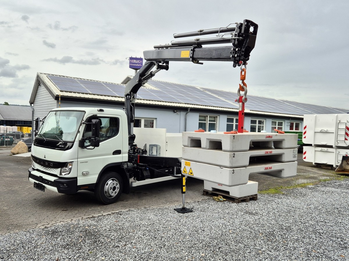 FUSO FUSO 9C18 Canter Alu Pritsche 5.5m Kran 3x hydr. - Fourgon plateau: photos 1 FUSO FUSO 9C18 Canter Alu Pritsche 5.5m Kran 3x hydr. - Fourgon plateau: photos 1