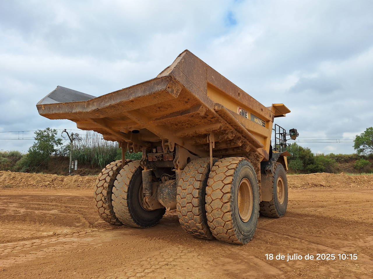 KOMATSU HD605 7-EO - Tombereau rigide: photos 3 KOMATSU HD605 7-EO - Tombereau rigide: photos 3