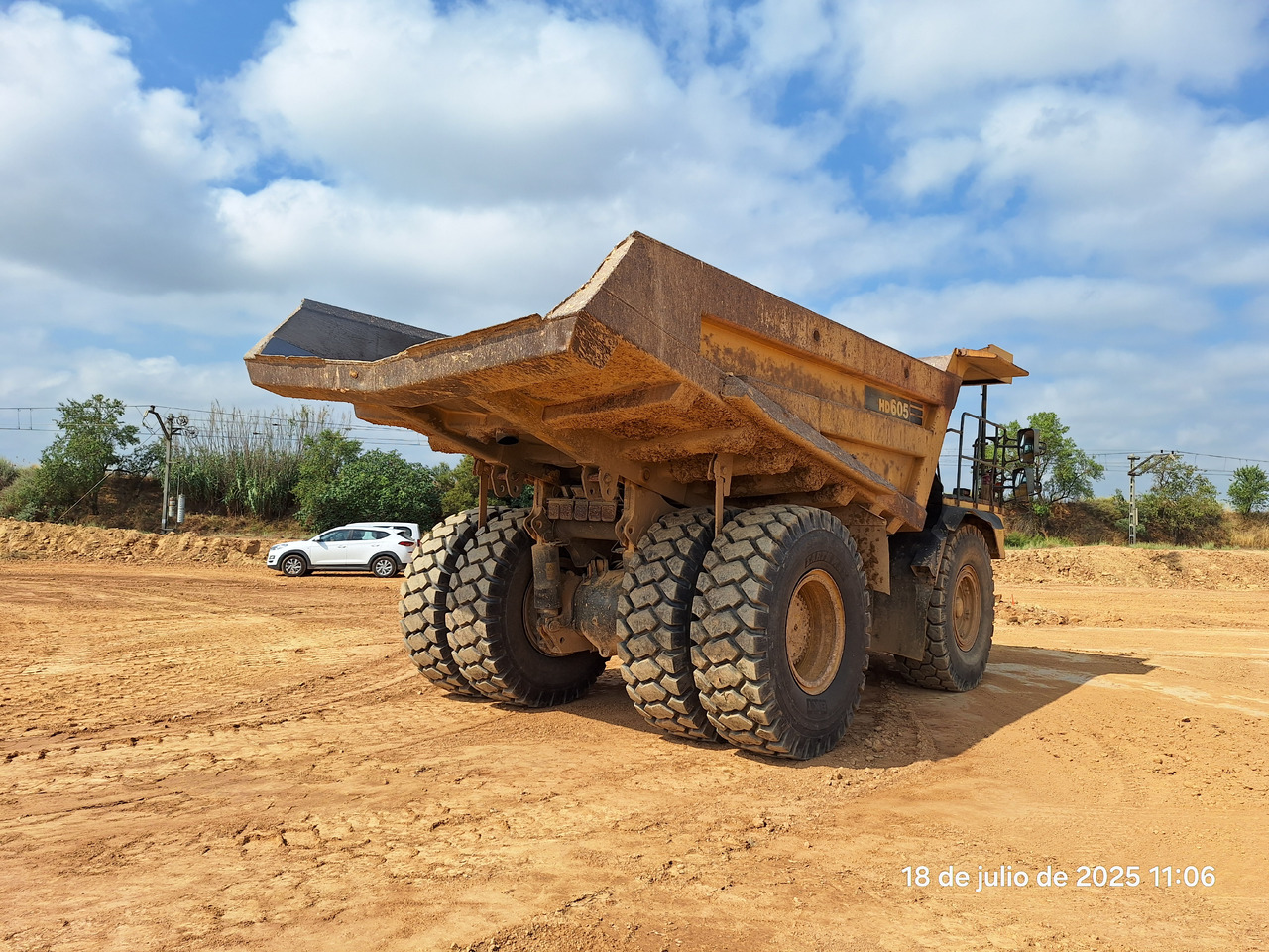 KOMATSU HD605 7-EO - Tombereau rigide: photos 3 KOMATSU HD605 7-EO - Tombereau rigide: photos 3