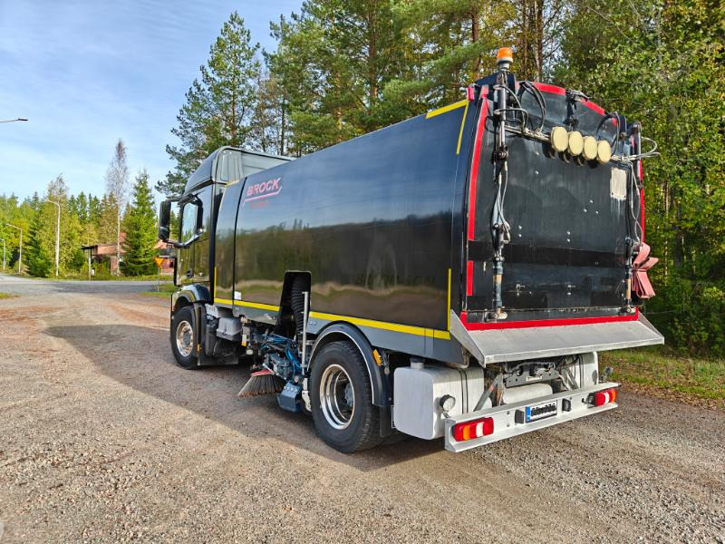 Brock SL280/2 MB Actros 1833 - Balayeuse de voirie: photos 4 Brock SL280/2 MB Actros 1833 - Balayeuse de voirie: photos 4