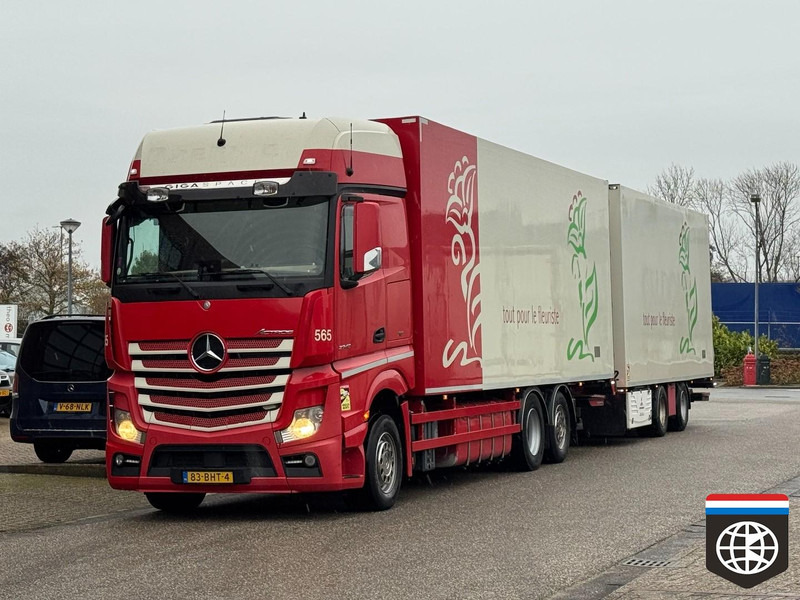 Mercedes-Benz ACTROS 2745 Giga Space - FRIGO COMBINATION -30oC - 2x TAIL LIFT - 49 CC capacity - Camion frigorifique: photos 2 Mercedes-Benz ACTROS 2745 Giga Space - FRIGO COMBINATION -30oC - 2x TAIL LIFT - 49 CC capacity - Camion frigorifique: photos 2