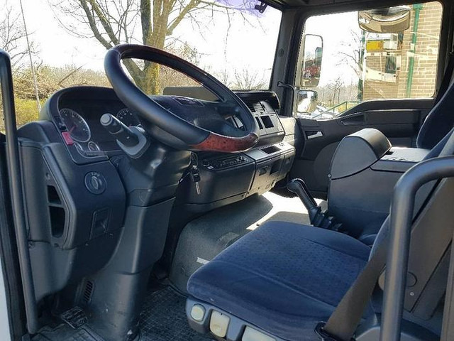 Photo d'intérieur 1: Camion fourgon MAN TGL 12.210 4x2 BL Photo d'intérieur 1: Camion fourgon MAN TGL 12.210 4x2 BL