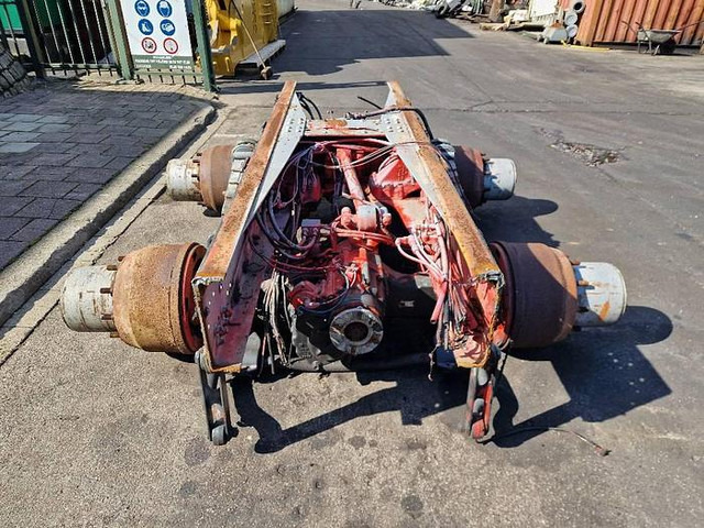 Iveco Eurotrakker 28/37 05C98 - Pièces de rechange: photos 3 Iveco Eurotrakker 28/37 05C98 - Pièces de rechange: photos 3